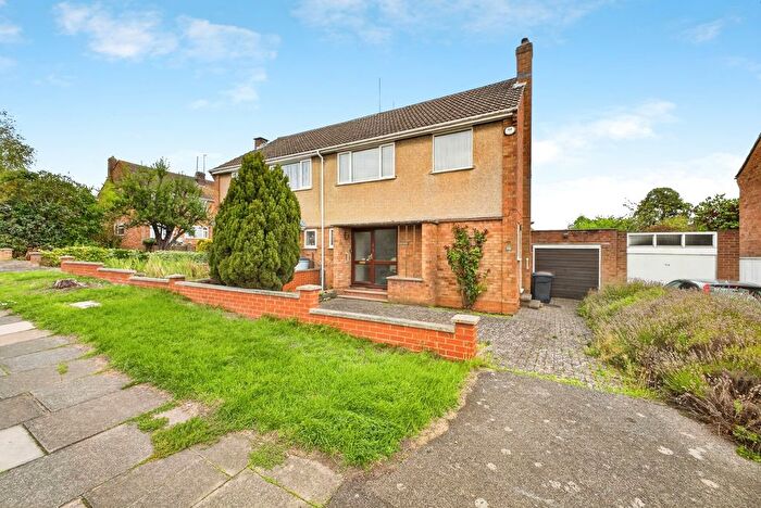 3 Bedroom Semi-Detached House For Sale In Chiltern Avenue, Northampton, Northamptonshire, NN5