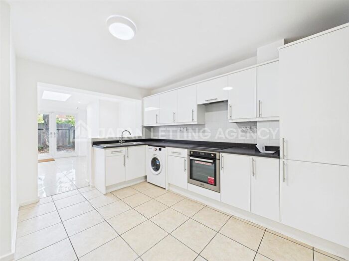 4 Bedroom Detached House To Rent In Acton Lane, Acton, W3