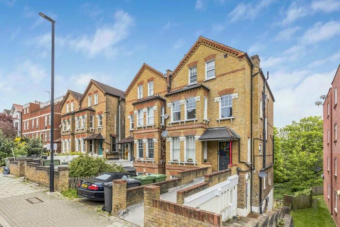 1 Bedroom Flat To Rent In Knollys Road, London, SW16