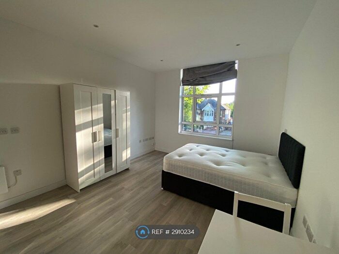Studio To Rent In Bromyard House, London, W3
