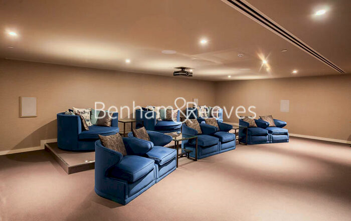 2 Bedroom Apartment To Rent In Rosemary Place, Royal Mint Street, E1