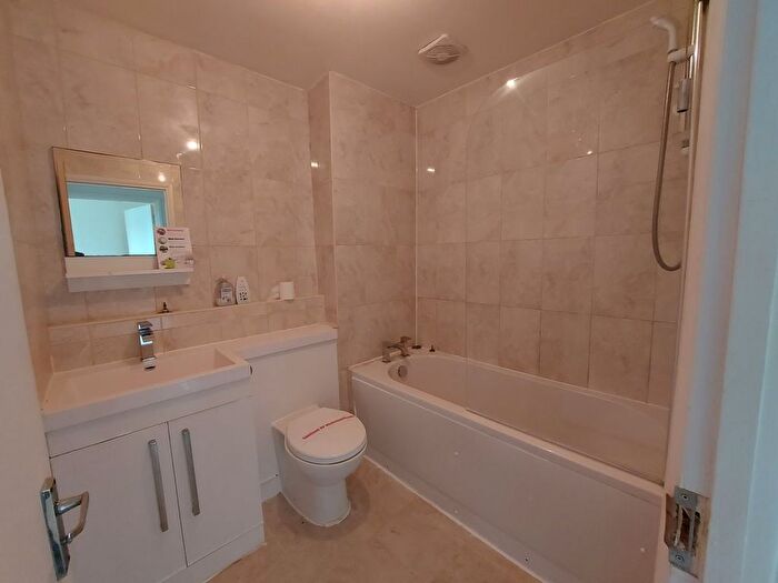 1 Bedroom Flat To Rent In St. Peters Close, Ilford, IG2