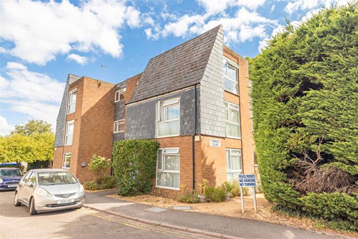 2 Bedroom Flat For Sale In Dedworth Road, Windsor, SL4