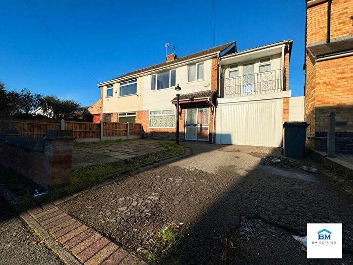 5 Bedroom Semi-Detached House To Rent In Weaver Road, Leicester, LE5