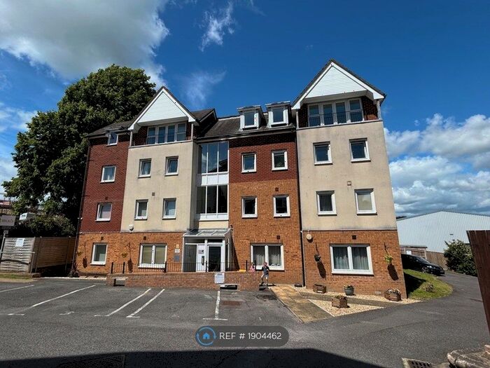2 Bedroom Flat To Rent In Marion House, Park Gate, Southampton, SO31