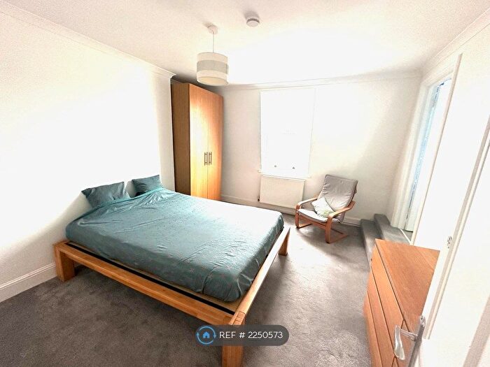 1 Bedroom Flat To Rent In First Avenue, Hove, BN3