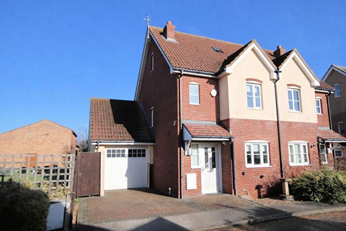 3 Bedroom Semi-Detached House For Sale In Bryson Close, Westoning, Bedford, MK45