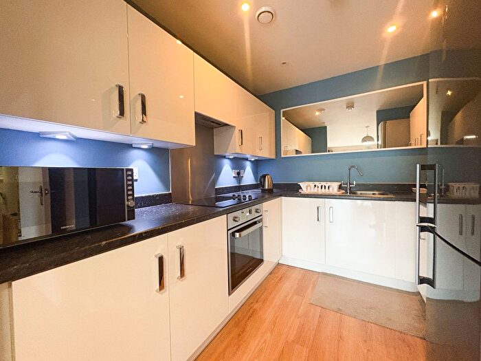 1 Bedroom Flat For Sale In Featherstone Road, Southall, UB2