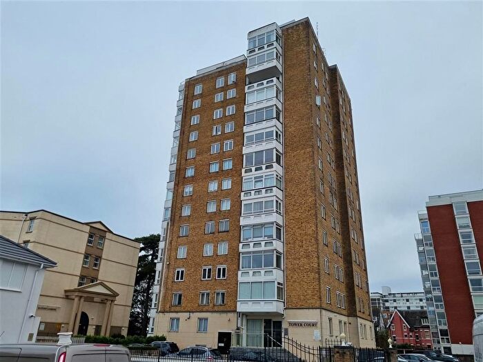 2 Bedroom Flat For Sale In West Cliff Road, Bournemouth, BH2
