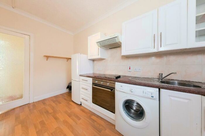 1 Bedroom Flat To Rent In Inchaffray Street, Perth, Perthshire, PH1