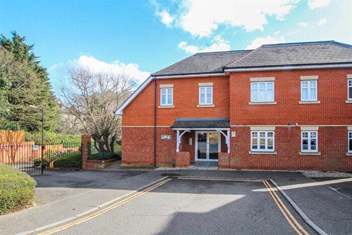 2 Bedroom Apartment For Sale In The Spires, Brentwood, CM14