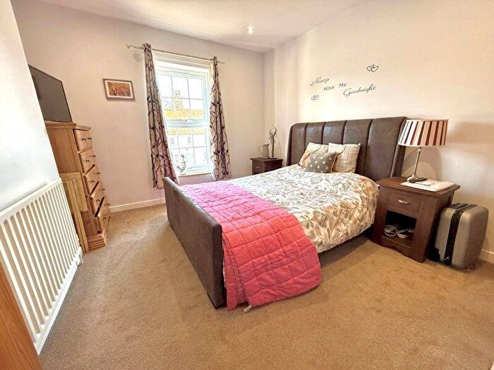 2 Bedroom Cottage For Sale In High Street, Toddington, LU5