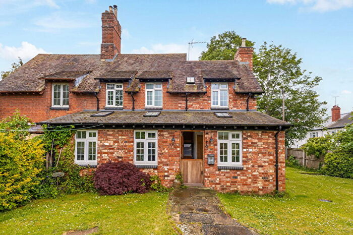 4 Bedroom Semi-Detached House For Sale In Welveland Lane, Barnwood, Gloucester, GL4