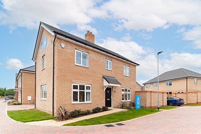 3 Bedroom Semi-Detached House For Sale In Bradridge Drive, Peterborough, PE7