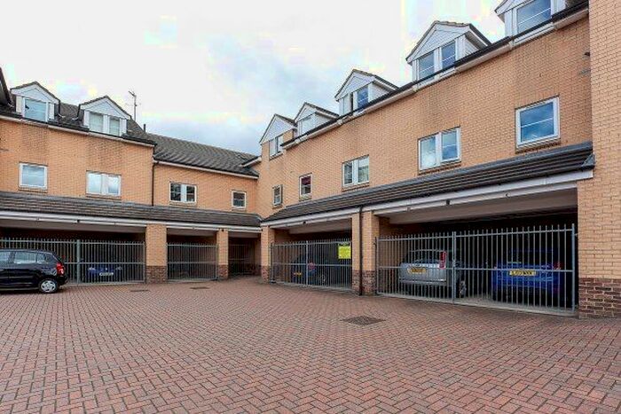 2 Bedroom Flat To Rent In Feversham Gate, York, YO31