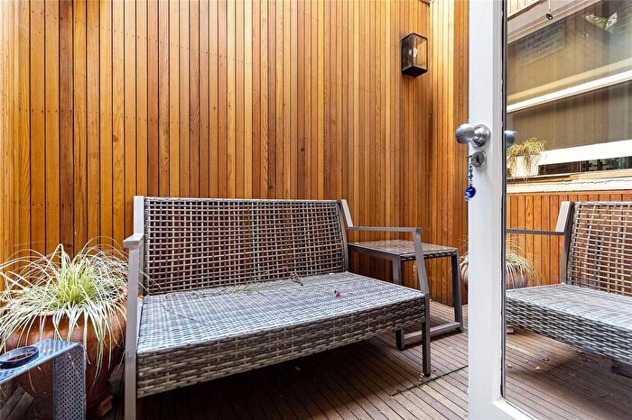 2 Bedroom Apartment To Rent In Redcliffe Gardens, Chelsea, SW10