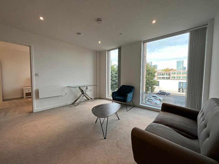 2 Bedroom Flat To Rent In Boundary Lane, Manchester, Greater Manchester, , [RUwfztC], M15