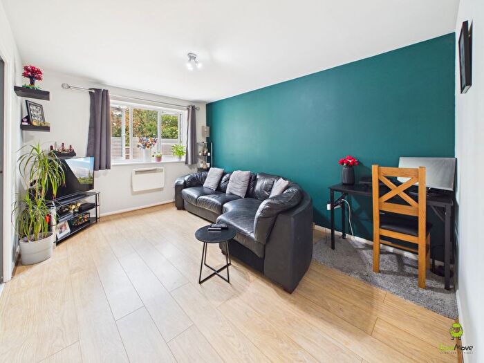 1 Bedroom Terraced House For Sale In Groveherst Road, Dartford, Kent, DA1