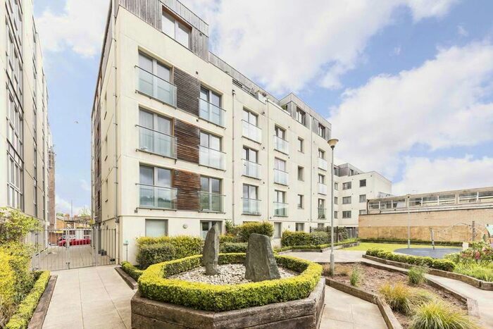 2 Bedroom Flat To Rent In Garden Road, Richmond, TW9