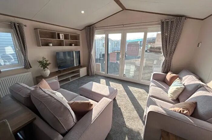 2 Bedroom Park Home For Sale In Birchington Vale Holiday Park, CT7