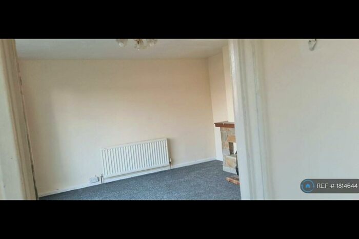 3 Bedroom Terraced House To Rent In Denbury Mount, Bradford, BD4