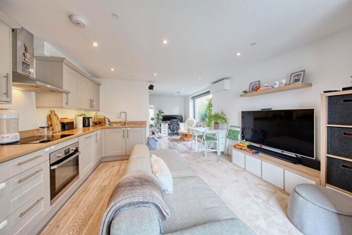 1 Bedroom Maisonette For Sale In High Street, Hampton Wick, KT1
