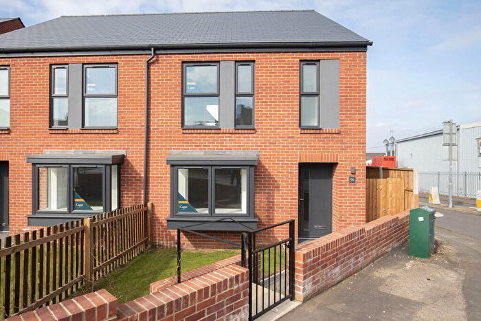 3 Bedroom Semi Detached House To Rent In Haywards Road, Cheltenham, GL52