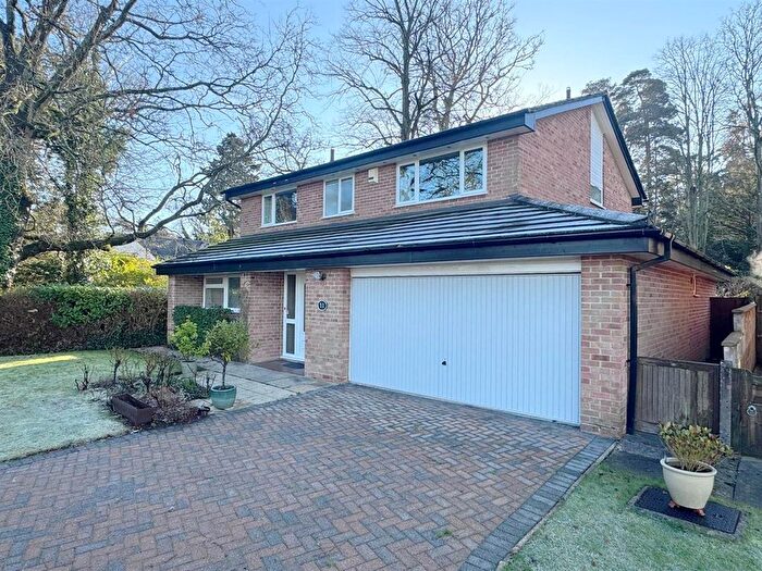 4 Bedroom Detached House For Sale In Kingsland Grange, Newbury, RG14
