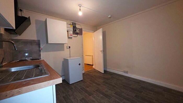 1 Bedroom Flat To Rent In High Street North, London, E12
