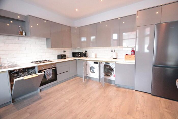 4 Bedroom Flat To Rent In Manchester Road, Chorlton Cum Hardy, Manchester, M21