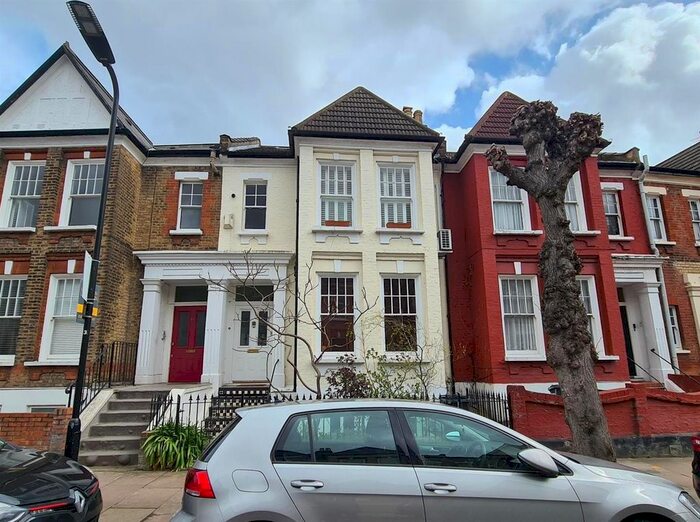 6 Bedroom Property To Rent In Forburg Road, London, N16