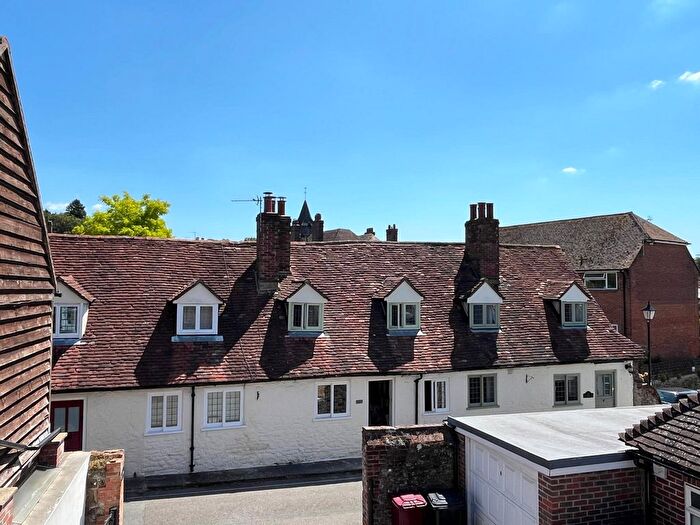 2 Bedroom Flat To Rent In Duck Lane, Midhurst, GU29