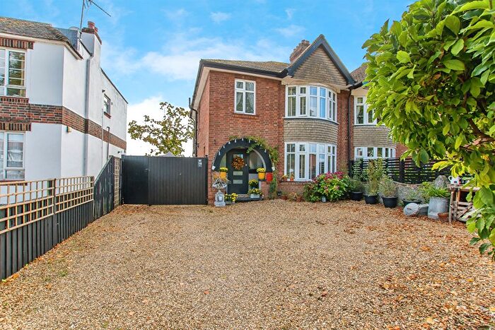 3 Bedroom Semi-detached House For Sale In Lynn Road, Wisbech, PE13