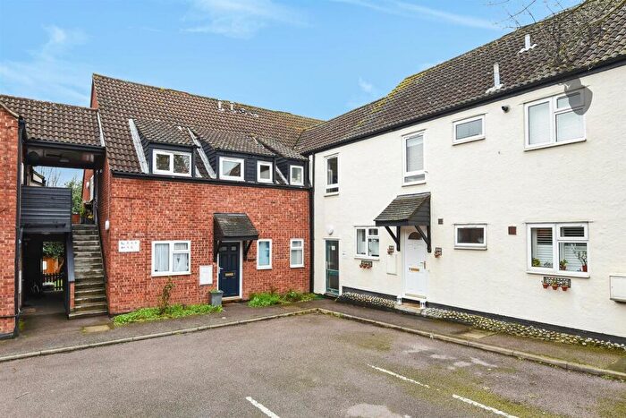 2 Bedroom Flat To Rent In Ongar Road, Abridge, Essex, RM4