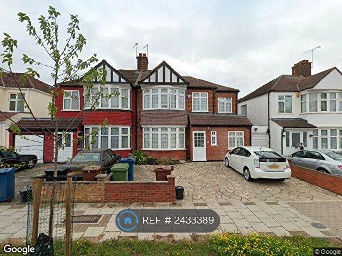 3 Bedroom Flat To Rent In Hillbury Avenue, Harrow, HA3