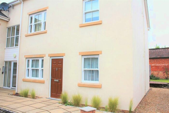 2 Bedroom Flat To Rent In Oak Court, Cheddon Road, Taunton, TA2