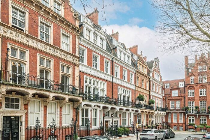 2 Bedroom Flat For Sale In Kensington Court, Kensington, W8