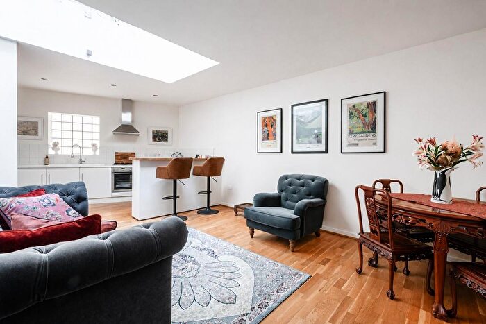 1 Bedroom Flat For Sale In Burton Street, Bloomsbury, WC1H