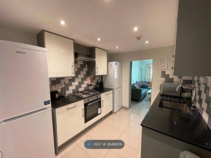 6 Bedroom Terraced House To Rent In Donnington Road, Reading, RG1