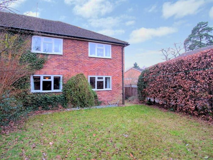 2 Bedroom Maisonette To Rent In Woking, GU22