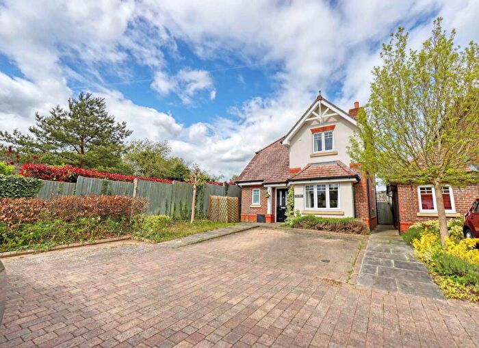 3 Bedroom Detached House For Sale In Lower Road, Cookham, SL6