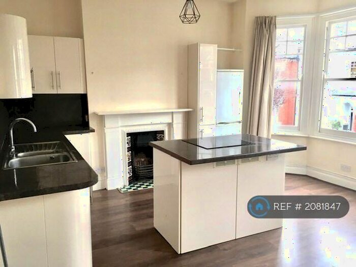 2 Bedroom Flat To Rent In Gayville Road, London, SW11