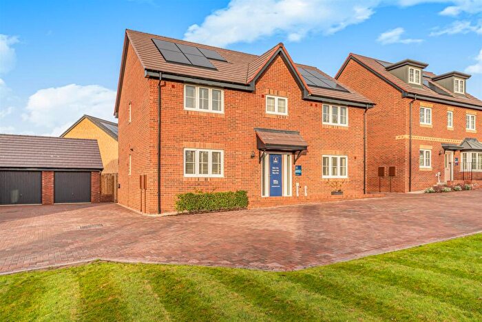 5 Bedroom Detached House For Sale In Toddington Road, Harlington, LU5