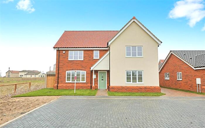 4 Bedroom Detached House For Sale In Roundhouse Way, Yaxham, Dereham, NR19