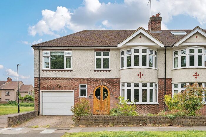 5 Bedroom Semi-Detached House For Sale In Phipps Hatch Lane, Enfield, EN2