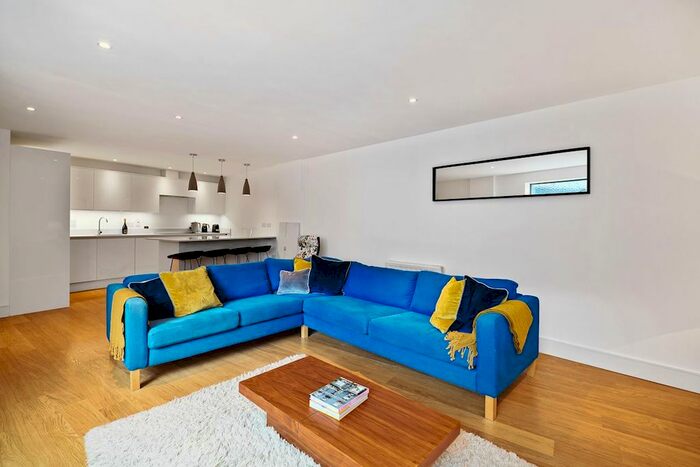 2 Bedroom Flat To Rent In Bermondsey Street, London, SE1