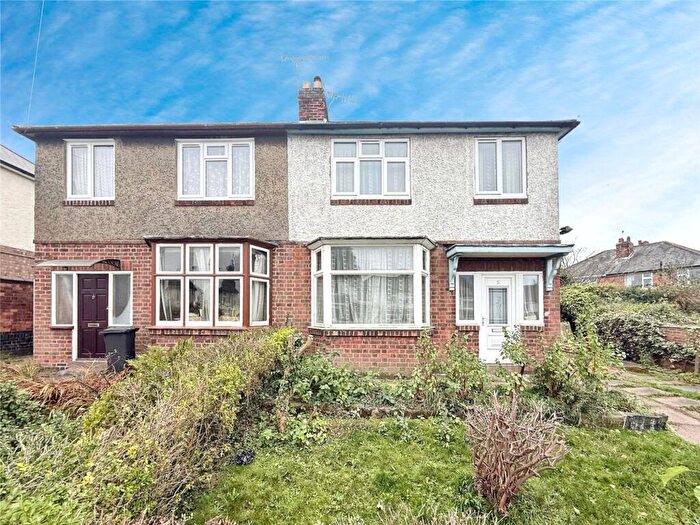 3 Bedroom Semi-Detached House For Sale In Houlditch Road, Knighton, LE2