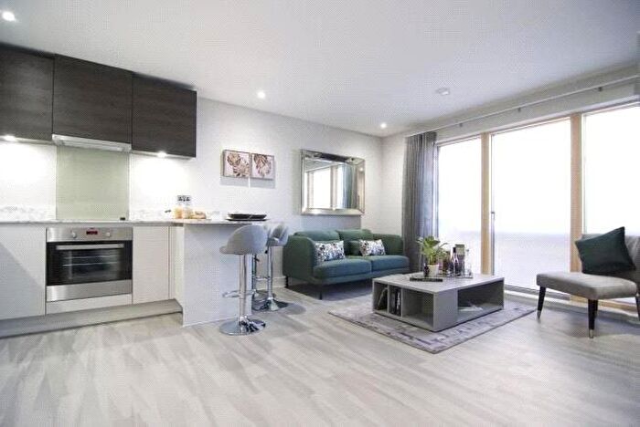 2 Bedroom Apartment To Rent In Stoke Road, Slough, Berkshire, SL2