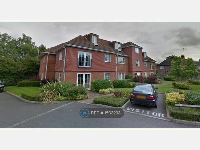 2 Bedroom Flat To Rent In Giblets Lane, Horsham, RH12
