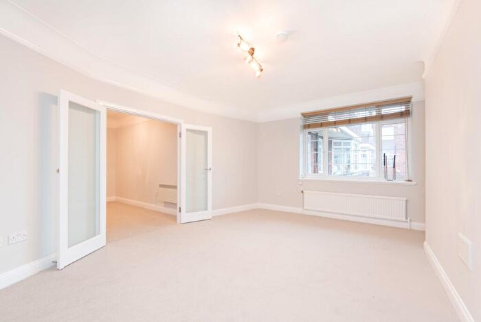 2 Bedroom Apartment To Rent In Belsize Avenue, London, NW3